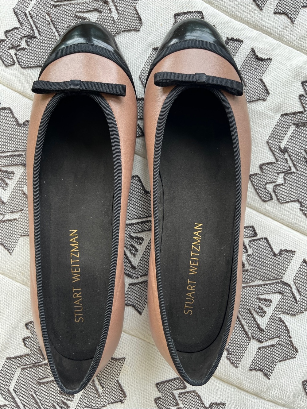 NEW! Stuart Weitzman taupe  and Black Cap-Toe Ballet Flats with Bow size 8.5
